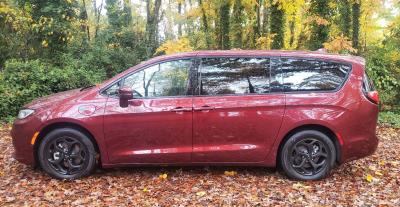 Driving Impressions: 2022 Chrysler Pacifica Hybrid Limited