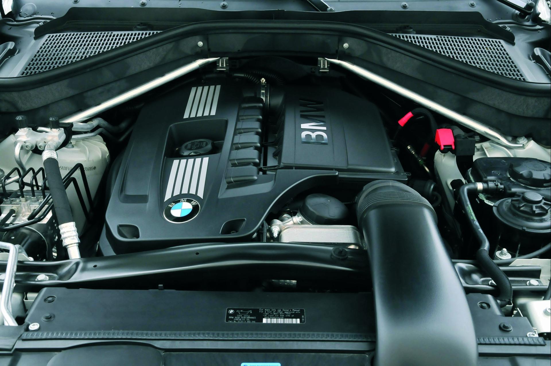 Bmw x6 двигатели. BMW x6 e71 под капотом. Двигатель BMW x6. BMW x6 xdrive35i. BMW x6 3.5i, 2008 двигатель.