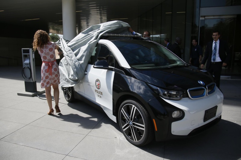 BMW LOANS i3 EV TO LOS ANGELES POLICE DEPARTMENT FOR EVALUATION
