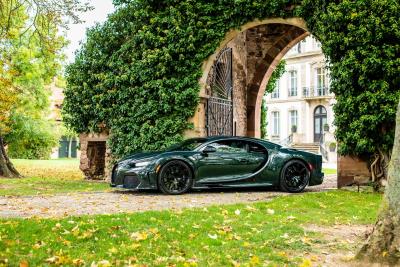 Bugatti Chiron Pur Sport celebrates production milestone by drifting